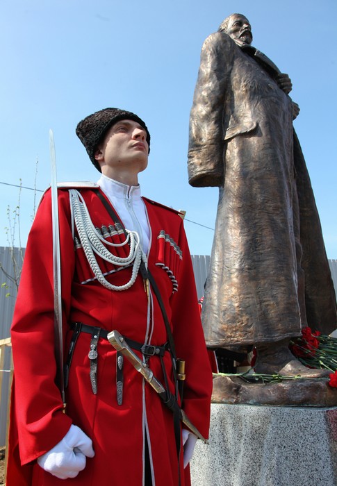 Открытие памятника генералу Лавру Корнилову в Краснодаре 