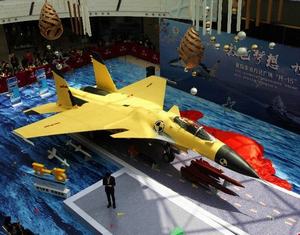 Модель истребителя Цзянь-15 с пропорцией 1:1 с реальным самолетом появилась в Циндао