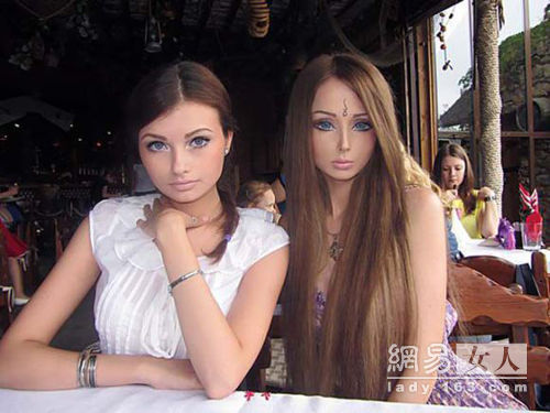 Члены семьи украинской «живой Барби»5