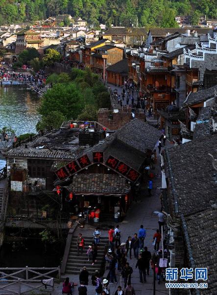Древнему городку Фэнхуан предстоит ударная волна по новой «политике единого входного билета»