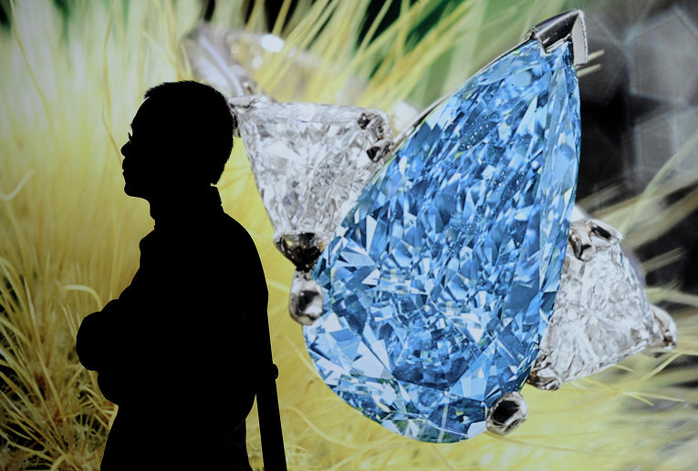 Алмаз Millenium Blue Diamond, масса которого составляет 5,16 карат, был выставлен на пресс-показе аукциона Sotheby's за 5.9 млн долларов. В 2010 году он был продан за 167 млн долларов.