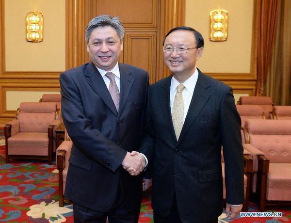 Член Госсовета КНР Ян Цзечи встретился с министром иностранных дел Кыргызстана