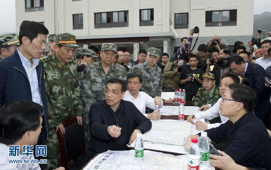 По следам 24-часовой поездки премьера Госсовета КНР Ли Кэцяна в пострадавший от землетрясения район 