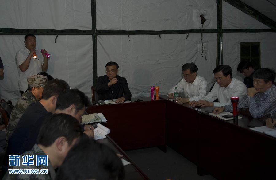 По следам 24-часовой поездки премьера Госсовета КНР Ли Кэцяна в пострадавший от землетрясения район 