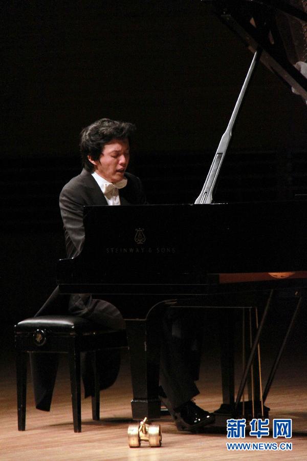 Пианист Ли Юньди выразил соболезнования жертвам землетрясения в городе Яань