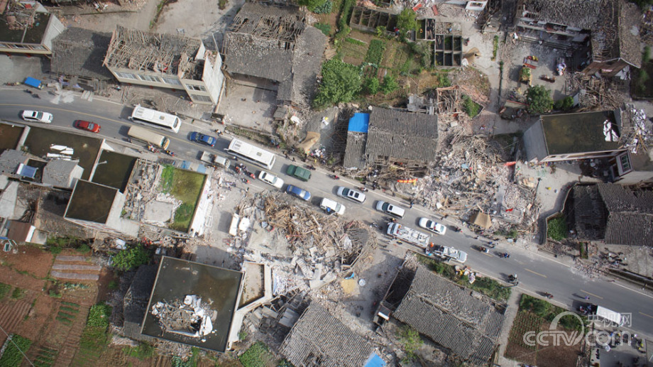 Фотографии села Лунмэньсян уезда Лушань после землетрясения магнитудой 7,0
