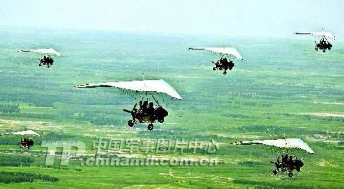 Парамоторы спецназа НОАК нашли активного применения в зоне бедствия в уезде Лушань