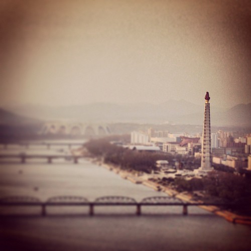 Река Тэдонган в г. Пхеньян