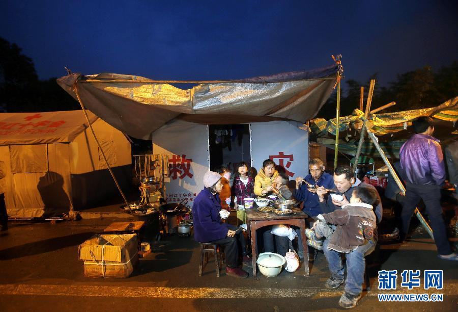 Жизнь после землетрясения: «семейные пиры»