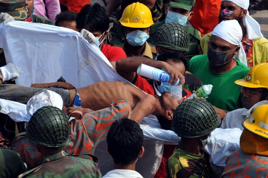 Число погибших в результате обрушения здания в Бангладеш достигло 352 человек