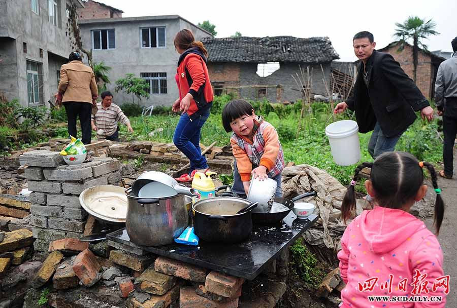 Землетрясение в провинции Сычуань: жизнь налаживается
