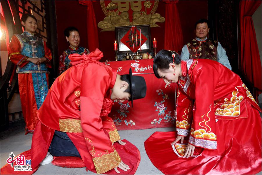 Традиционная свадьба в древнем торговом городке Чжоуцунь