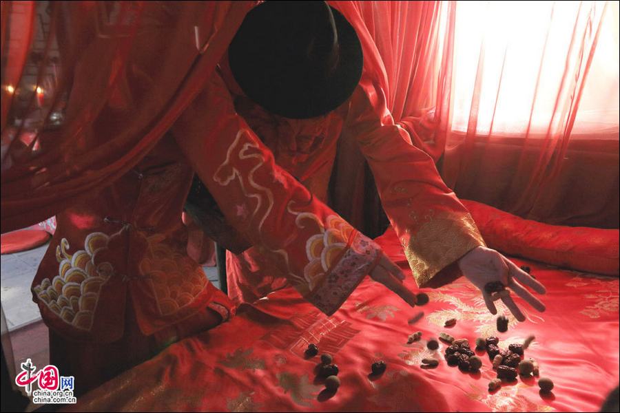 Традиционная свадьба в древнем торговом городке Чжоуцунь