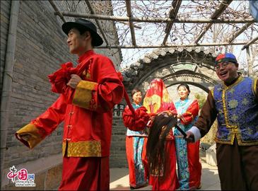 Традиционная свадьба в древнем торговом городке Чжоуцунь