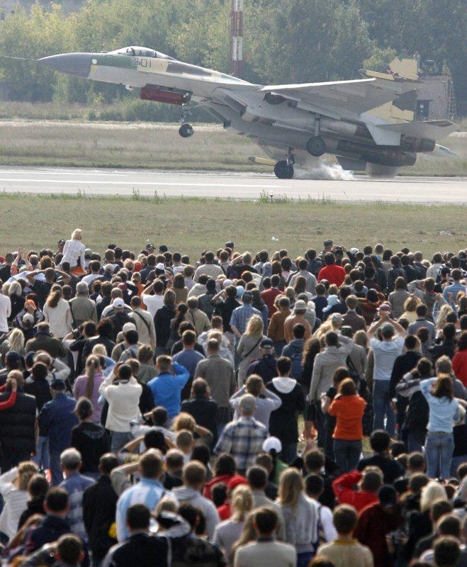 Российский многоцелевой истребитель Су-358