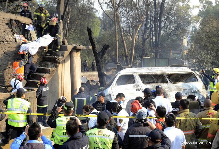 18 человек погибли от взрыва газового танкера в Мексике