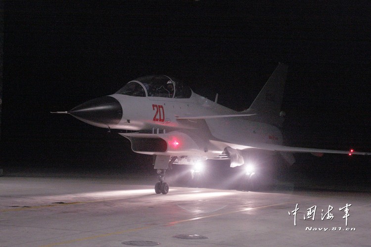 Ночные тренировки истребителей ВМС НОАК – «Цзянь-10» и «Су-30»