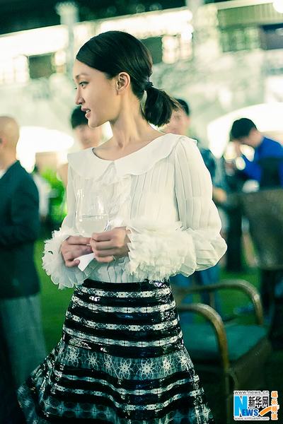 Красотка Чжоу Сюнь появилась в Париже