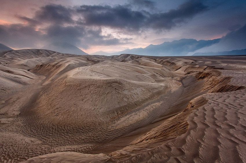 Извержение вулкана Бромо (Mount Bromo) в Индонезии
