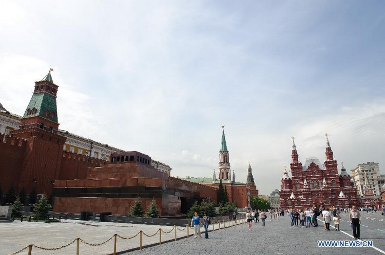 Мавзолей В. Ленина открылся для посетителей после ремонта