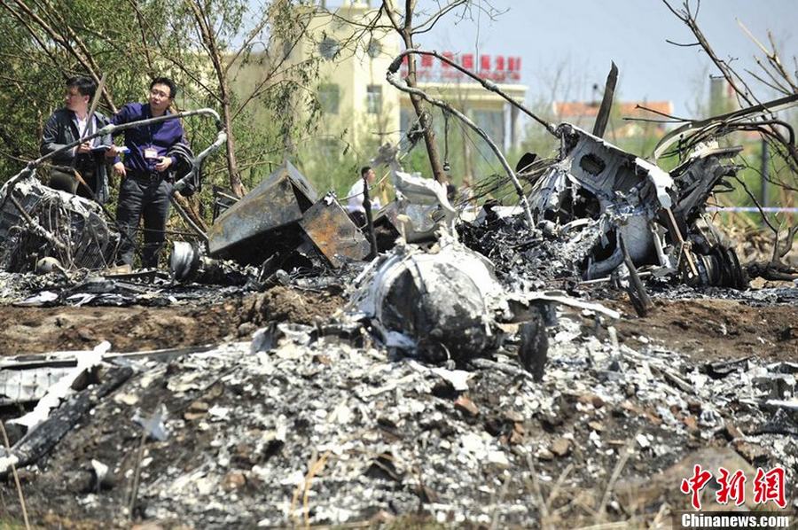 Малолитражный самолет разбился в Шэньяне, три человека спаслись