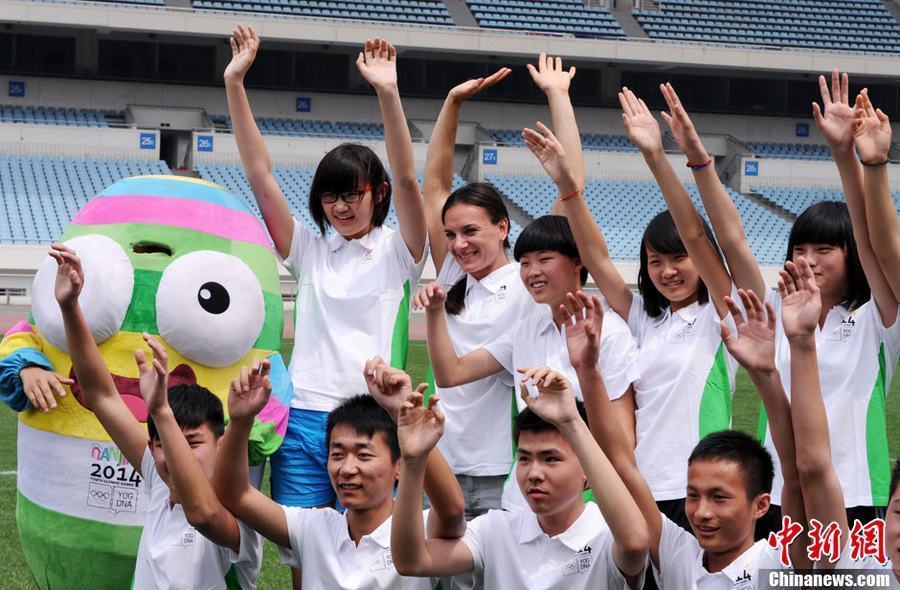 Елена Исинбаева стала международным послом Нанкинской юношеской Олимпиады - 2014
