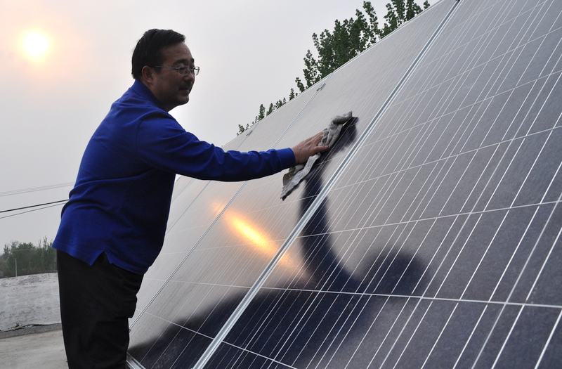 Город Июань провинции Шаньдун: солнечная электростанция на крыше дома Чжан Юна