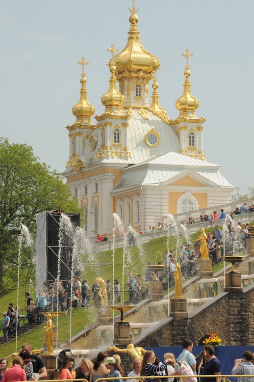 Церемония открытия фонтанов прошла в Петергофе