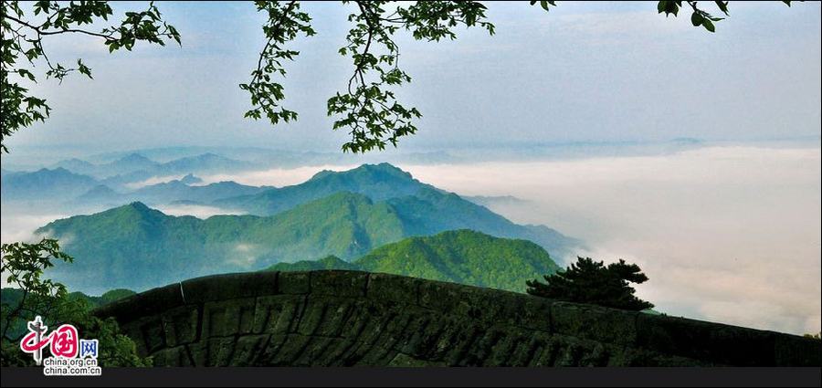 Уникальные летние пейзажи в горах Уданьшань