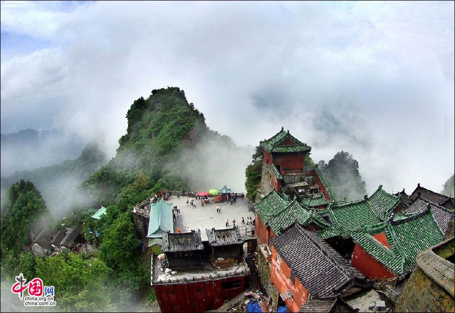 Уникальные летние пейзажи в горах Уданьшань