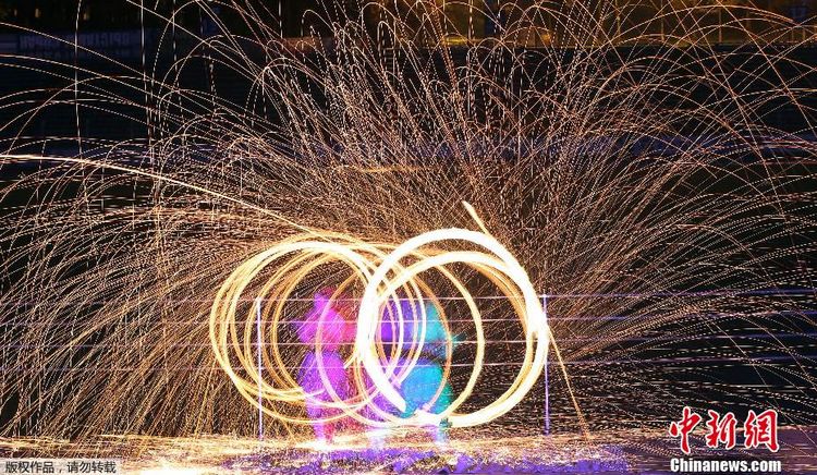 В Минске открылся Международный фестиваль огня