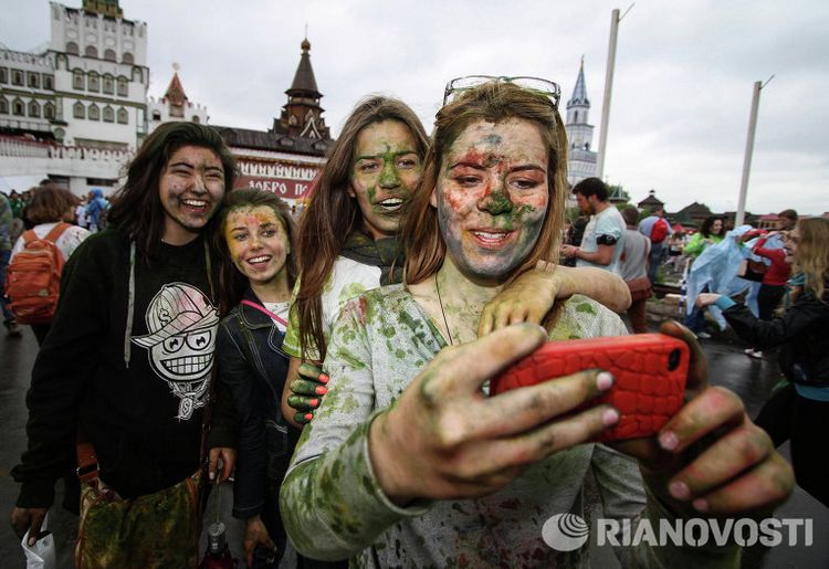 Индийский фестиваль красок Холи в Москве