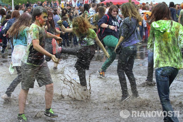 Индийский фестиваль красок Холи в Москве