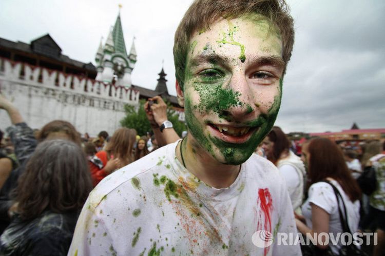 Индийский фестиваль красок Холи в Москве