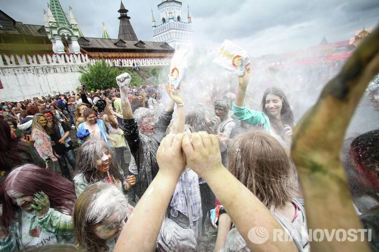 Индийский фестиваль красок Холи в Москве