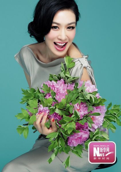 Красавица Чжун Лити на обложке журнала