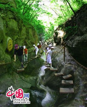 Отпуск во время праздника Дуаньу: наслаждение прохладой в горах Мяньшань провинции Шаньси