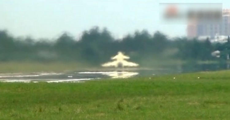 Фото: Пробный полет истребителей «Цзянь-10»