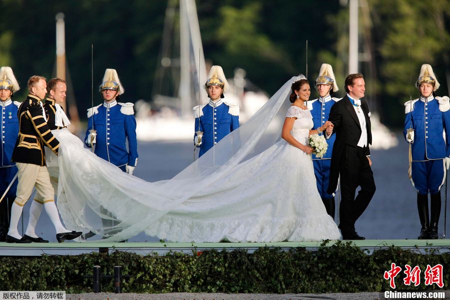 8 июня по местному времени в г. Стокгольм Швеции состоялась свадьба принцессы Швеции Мадлен и финансиста Кристофера О'Нила с в королевской часовне.