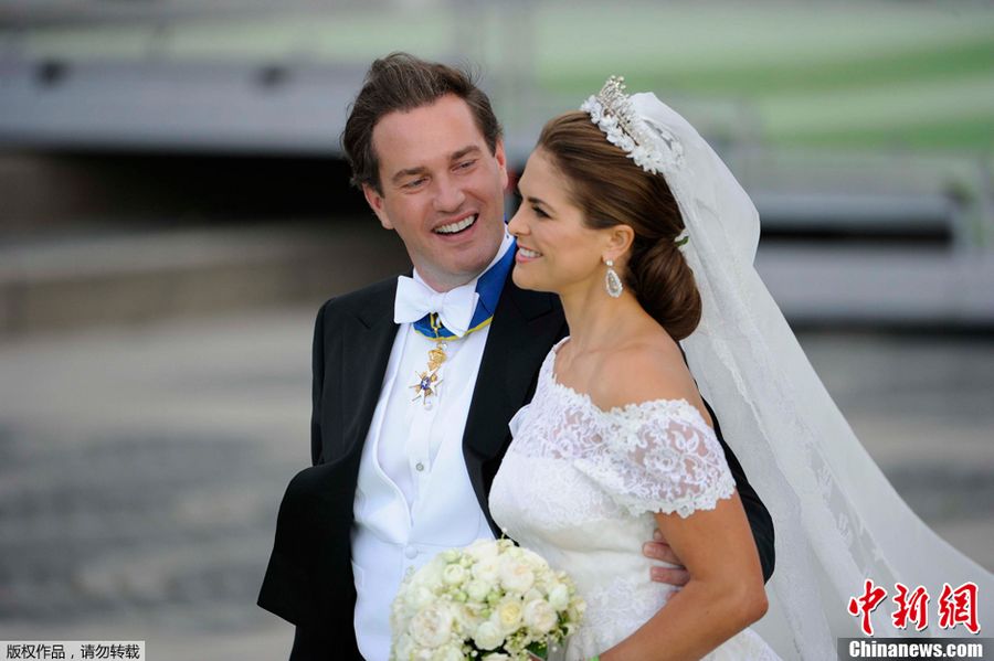 8 июня по местному времени в г. Стокгольм Швеции состоялась свадьба принцессы Швеции Мадлен и финансиста Кристофера О'Нила с в королевской часовне.