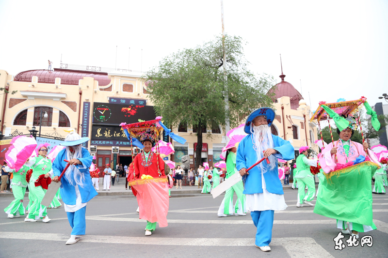 Жители города Харбин встречают праздник Дуаньу традиционным способом