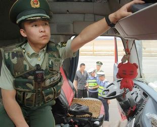 В преддверии взлета 'Шэньчжоу-10' идут подготовительные работы по обеспечению безопасности аэродрома