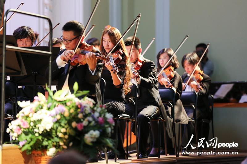 12 июня Ханчжоуский филармонический оркестр под управлением молодого китайского дирижера Ян Яна выступил с концертом для российской аудитории в большом зале Московской консерватории. 