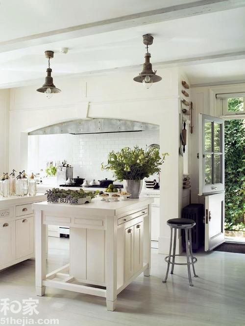 Красивые дизайны: белая кухня (10 фото)