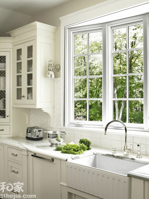 Красивые дизайны: белая кухня (10 фото)