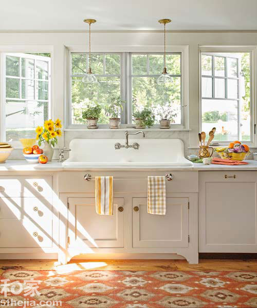 Красивые дизайны: белая кухня (10 фото)