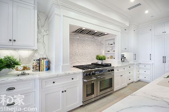 Красивые дизайны: белая кухня (10 фото)