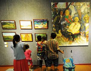 Выставка российских картин украшает Харбинскую международную торгово-экономическую ярмарку