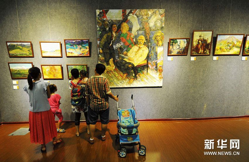 Выставка российских картин украшает Харбинскую международную торгово-экономическую ярмарку