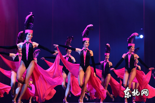 Выступление московского театра танца «Гжель» на 24-й Харбинской международной торгово-экономической ярмарке (ХМТЭЯ)